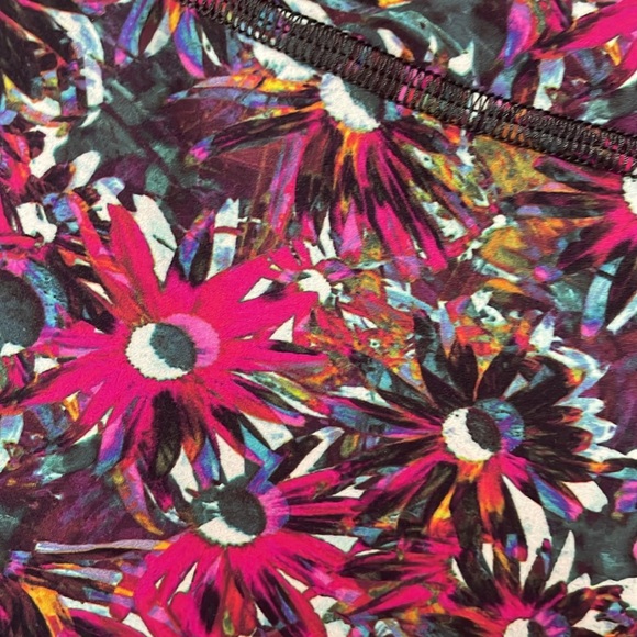 Lululemon Base Pace High-Rise
Running Tight 25" - Floral
Electric Multi  Size 16 - Picture 6 of 13